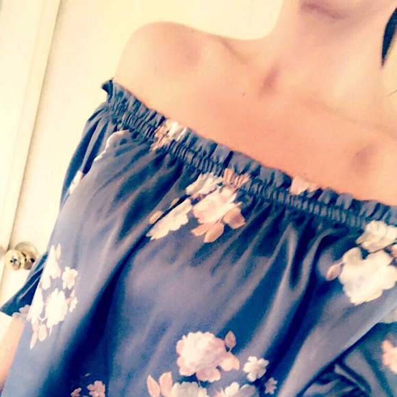 1 LEFT! 🎉HP🎉SALE !Floral off the shoulder top - Picture 4 of 7